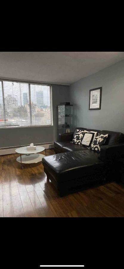 Cozy Vancouver Condo Exterior photo